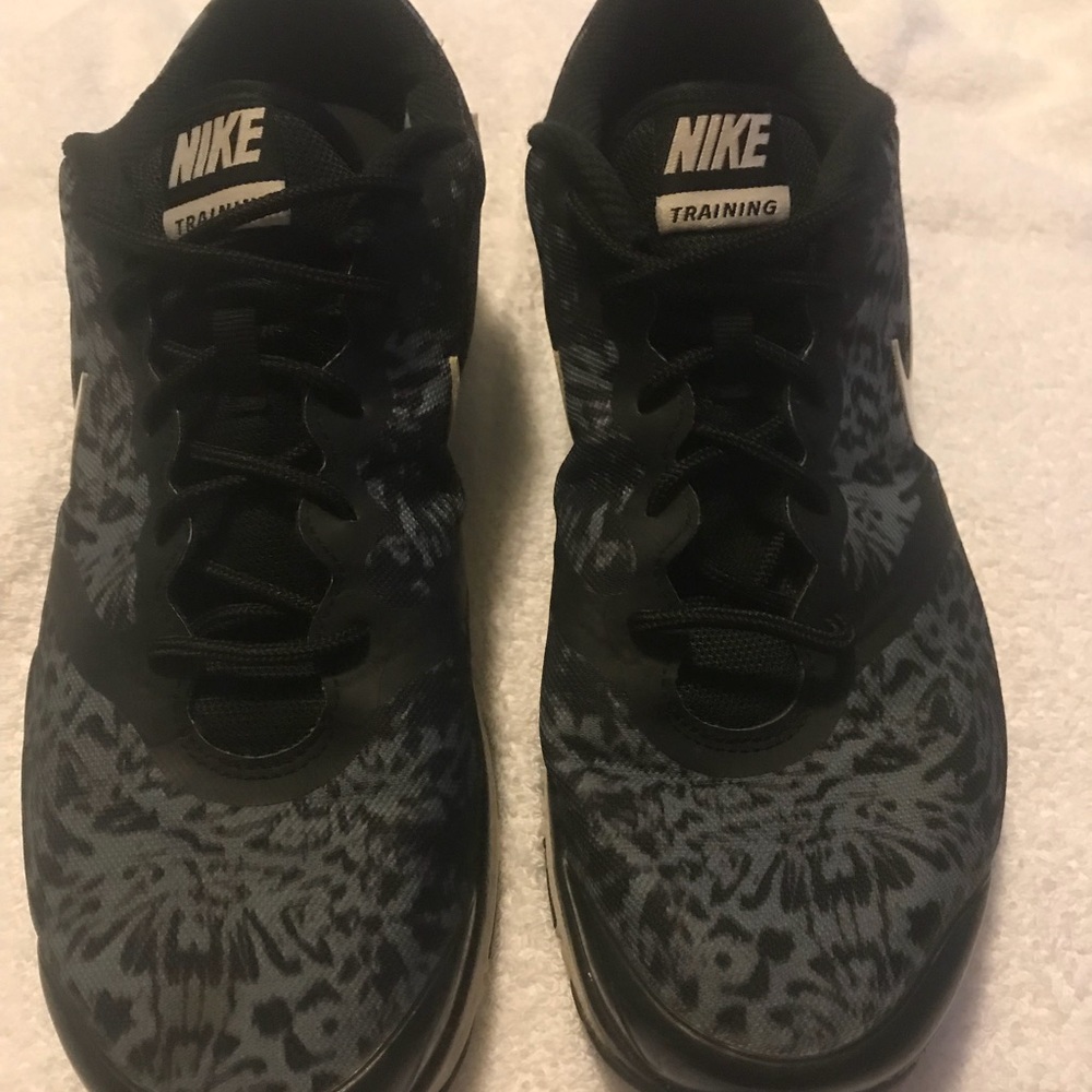 Women’s Nike training size 10